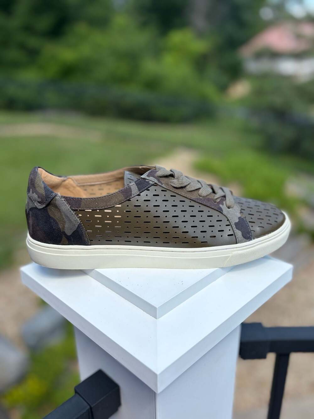 New G.I.L.I. Women's Adalie Shoe Lace-up Perforated Willow Sneaker Size 9M